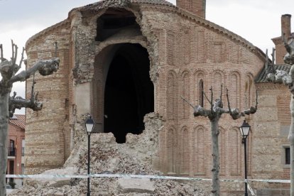 Desplome del ábside de Muriel de Zapardiel (Valladolid)