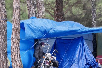 Juan Carlos, primer motorista que ha llegado a la concentración de Motauros