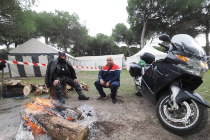 Juan Carlos, primer motorista que ha llegado a la concentración