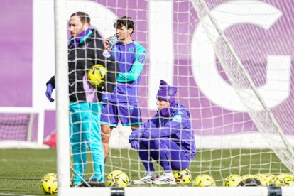 Entrenamiento del Real Valladolid este lunes tras la derrota en Butarque.