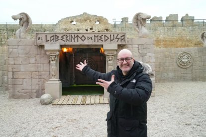 Inauguración del nuevo espacio El Laberinto de Medusa con Juan Villa.