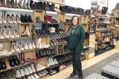 María José Álvarez, dueña de la zapatería Chismes, en el número 2 en la calle Tudela.
