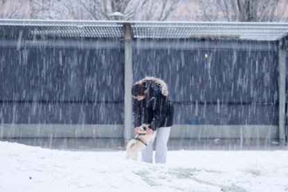 Nieve en la zona del lago en Laguna de Duero.