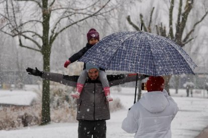 Nieve en la zona del lago en Laguna de Duero.