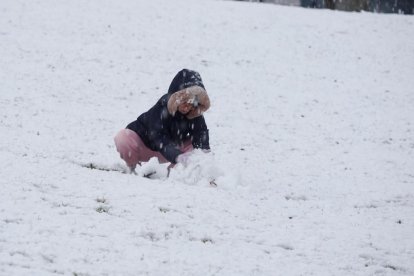 Nieve en la zona del lago en Laguna de Duero.
