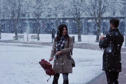 Nieve en la zona del lago en Laguna de Duero.