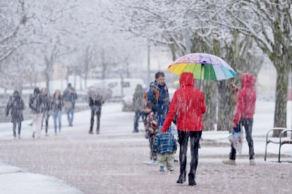 Nieve en la zona del lago en Laguna de Duero.