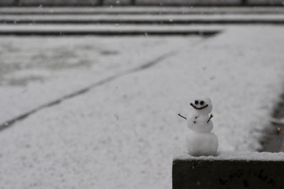 Nieve en la zona del lago en Laguna de Duero.