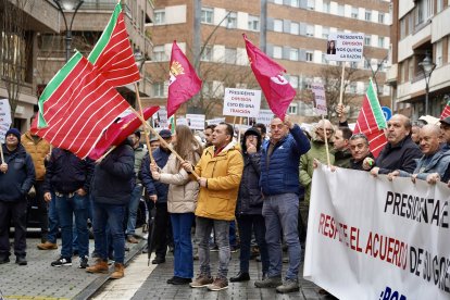Los regantes del Páramo Bajo de León se movilizan ante la CHD para exigir que cumpla los compromisos firmados