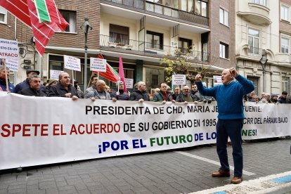 Los regantes del Páramo Bajo de León se movilizan ante la CHD para exigir que cumpla los compromisos firmados