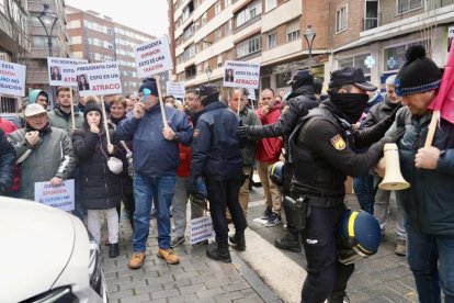 Protestas contra la presidenta de la CHD en Valladolid.