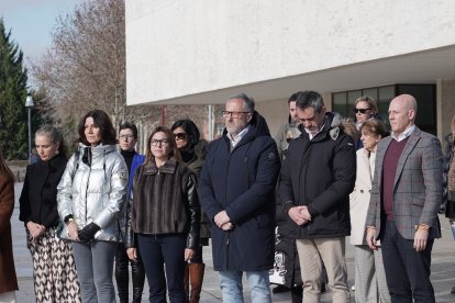 Minuto de silencio en las Cortes (Valladolid) por los fallecidos en el accidente de trenes en Córdoba