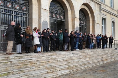Minuto de silencio en la plaza Mayor de Palencia  por los fallecidos en el accidente de trenes en Córdoba