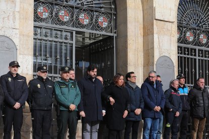 Minuto de silencio en la plaza Mayor de Palencia  por los fallecidos en el accidente de trenes en Córdoba