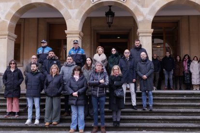 Minuto de silencio en el Ayuntamiento de Soria por el accidente ferroviario de Córdoba