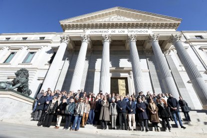 Minuto de silencio en el Congreso de los Diputados por el accidente ferroviario de Adamuz (Córdoba)