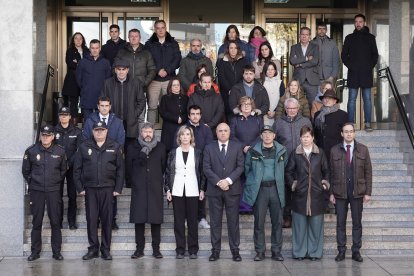 Minuto de silencio en la Delegación del Gobierno por los fallecidos en el accidente de trenes en Córdoba