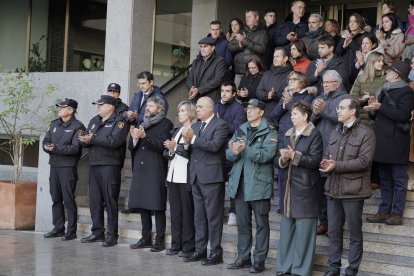 Minuto de silencio en la Delegación del Gobierno por los fallecidos en el accidente de trenes en Córdoba