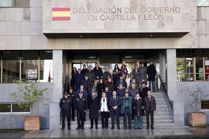 Minuto de silencio en la Delegación del Gobierno por los fallecidos en el accidente de trenes en Córdoba