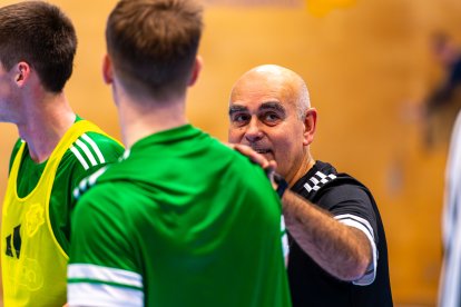 Juan Carlos Pastor durante un entrenamiento al frente del Hannover.