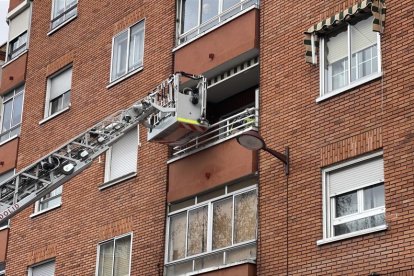 Intervención de los bomberos en la calle Tórtola 15.
