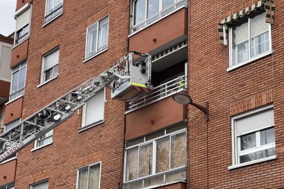 Intervención de los bomberos en la calle Tórtola 15.