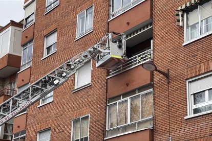 Intervención de los bomberos en la calle Tórtola 15.