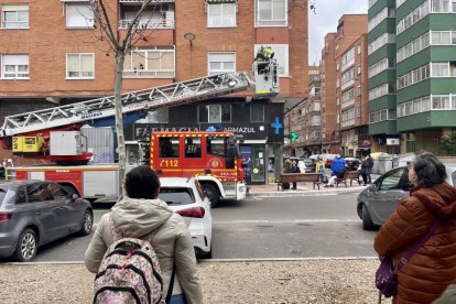 Intervención de los bomberos en la calle Tórtola 15.