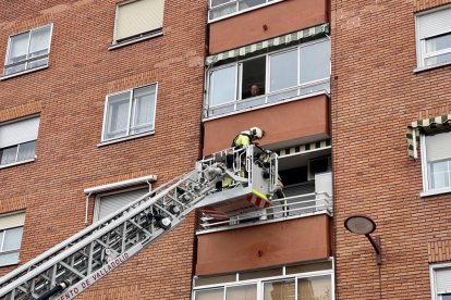 Intervención de los bomberos en la calle Tórtola 15.