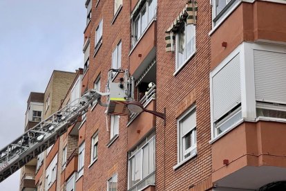 Intervención de los bomberos en la calle Tórtola 15.