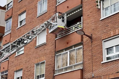 Intervención de los bomberos en la calle Tórtola 15.