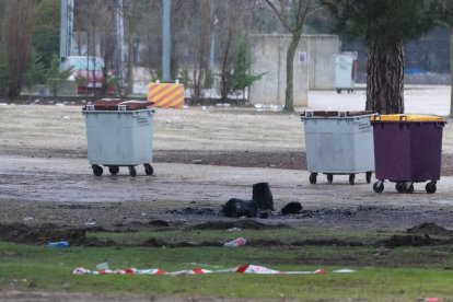 Restos de basura y suciedad tras la celebración de Pingüinos.