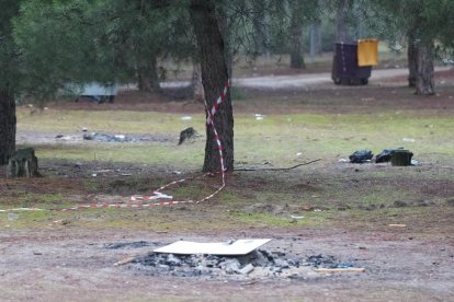 Restos de basura y suciedad tras la celebración de Pingüinos.