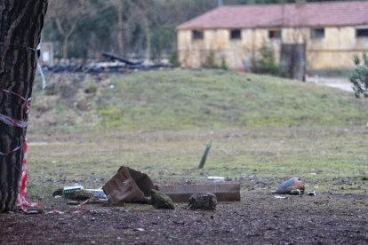 Restos de basura y suciedad tras la celebración de Pingüinos.