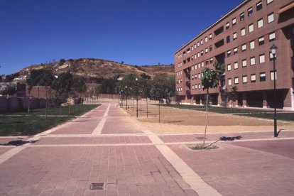 Obras de urbanización en la plaza de la Solidaridad en 1994