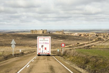 El bibliobús en ruta llega a Montealegre Fuensaldaña (Valladolid)