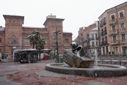 La borrasca Kristin cubre Valladolid capital de nieve