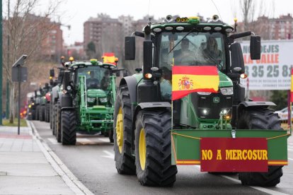 Los tractores toman las calles de Valladolid, en protesta por Mercosur.