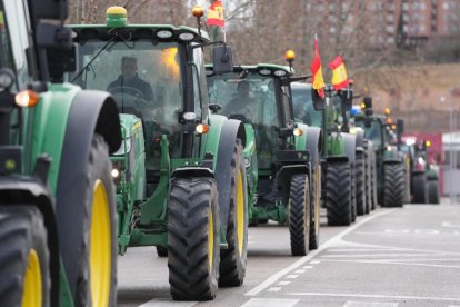 Tractores ya en Valladolid para comenzar la protesta