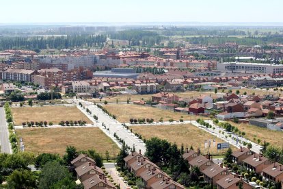 Imagen aérea de los barrios de Las Villas, Parque Alameda y Covaresa en 2008 desde el Camino Viejo de Simancas