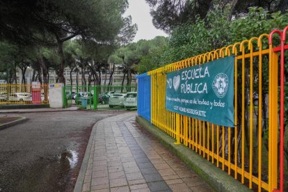 Exterior del Colegio Apostolado en el Camino Viejo de Simancas