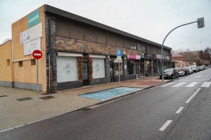 Serie de tiendas en el Camino Viejo de Simancas