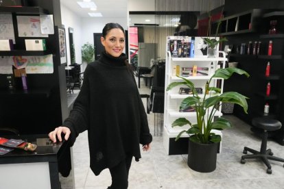 Ángeles Arias, dueña de la peluquería con el mismo nombre en el Camino Viejo de Simancas