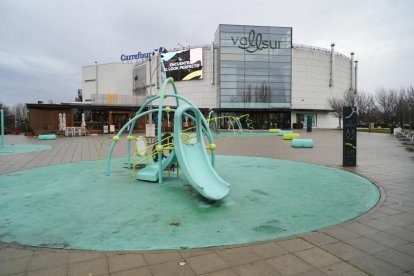 Parque infantil en el centro comercial Vallsur
