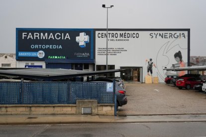 FarmiAzul y Centro de Deporte y Salud Synergia, en el Camino Viejo de Simancas