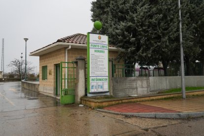 Punto limpio en el Camino Viejo de Simancas en la actualidad, a la altura de El Peral