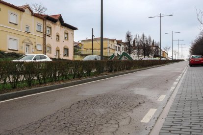 Grietas en la Avenida de las Contiendas