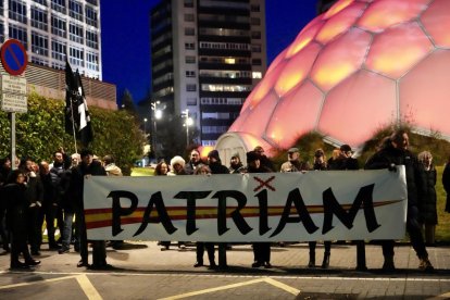 Concentración de Patriam contra Óscar Puente frente a la Subdelegación del Gobierno