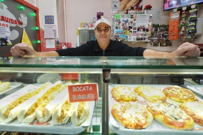 Javier en la bocatería Piccolo de Macías Picavea
