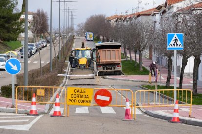 Corte de tráfico en la avenida de Las Contiendas por las obras de pavimentación